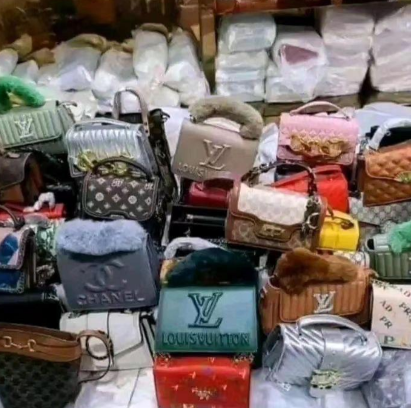 Female bags pallet